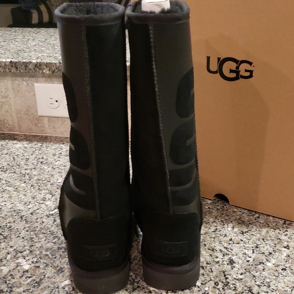 UGG high calf boots - Picture 4 of 5